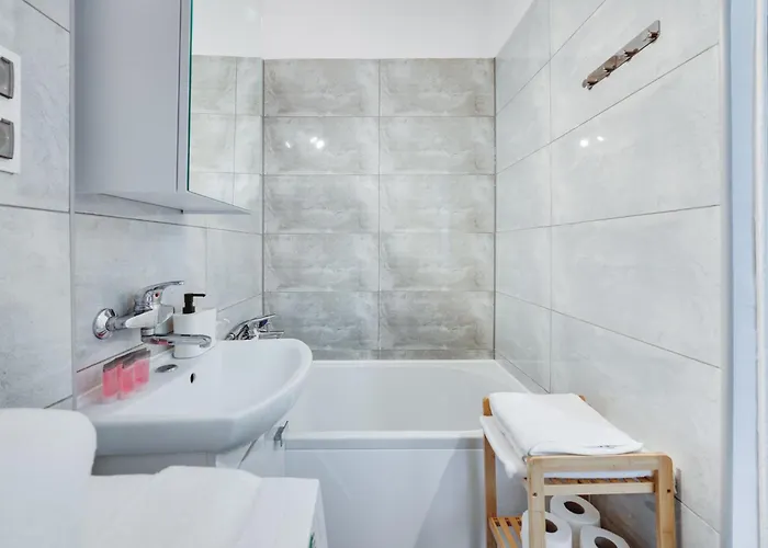 Chylonska 69-85 By Homeprime דירה גדינייה